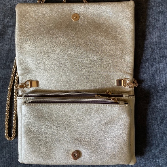 Gold Chain Shoulder Bag - Picture 2 of 4